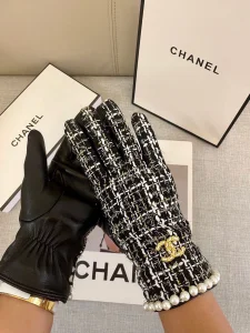 Chanel Pearl CC logo Tweed Glove