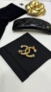(image for) Chanel CC Logo Gold Metal Brooch