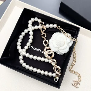 (image for) Chanel Pearls CC Logo Belt