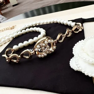 (image for) Chanel Pearls CC Logo Belt