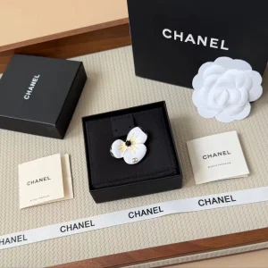 (image for) Chanel White Flower Brooch