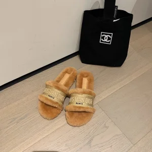 Luxury Womens Shoes Dior Dway Slide Sandal with Fur 35 To 42 A136PP360 AA138885