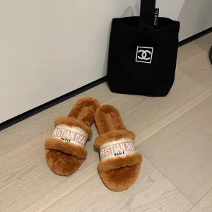 Luxury Womens Shoes Dior Dway Slide Sandal with Fur 35 To 42 A136PP360 AA138886