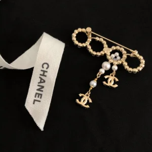 Luxury Womens Jewelry Chanel Coco Pearls Brooch A39PP140 AA147272
