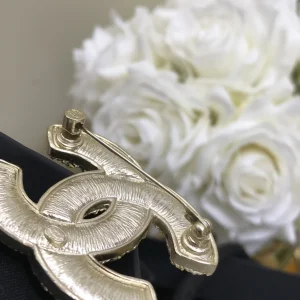 Luxury Womens Jewelry Chanel Pearls Flower CC Logo Brooch A152PP140 AA148129