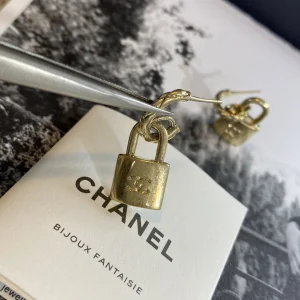 Luxury Womens Jewelry Chanel Gold Lock Drop Earrings A152PP120 AA148868