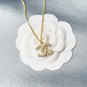 Luxury Womens Jewelry Chanel Pearls CC Logo Pendant Necklace A152PP120 AA148862