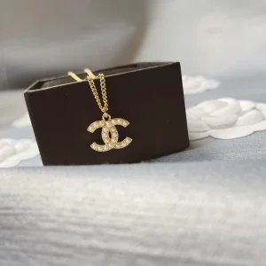 Luxury Womens Jewelry Chanel Pearls CC Logo Pendant Necklace A152PP120 AA148862