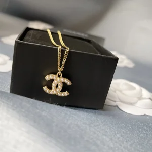 Luxury Womens Jewelry Chanel Pearls CC Logo Pendant Necklace A152PP120 AA148862