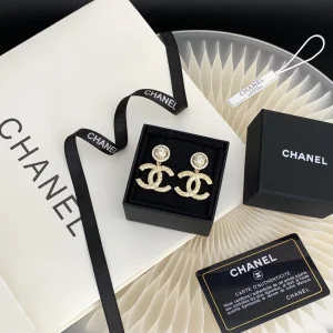 Luxury Womens Jewelry Chanel Gold CC Logo Pendant Earrings A205PP170 AA149010