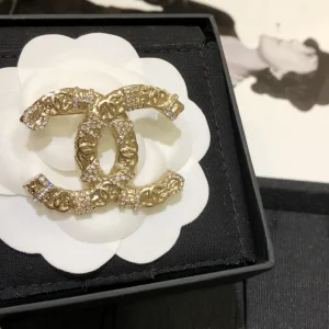 Luxury Womens Jewelry Chanel Gold Crystals CC Logo Brooch A152PP120 AA151842