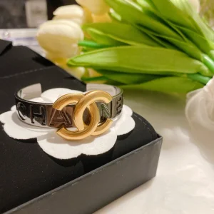 Luxury Womens Jewelry Chanel Gold CC Logo Bracelet A152PP120 AA153363