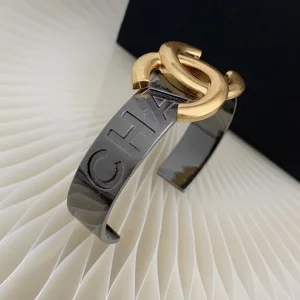 Luxury Womens Jewelry Chanel Gold CC Logo Bracelet A152PP120 AA153364