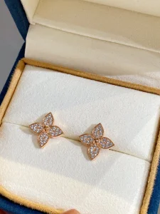 Luxury Womens Jewelry Louis Vuitton Star Blossom Diamonds Earring A152PP260 AA153365