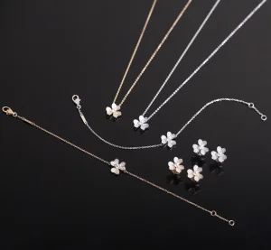 Luxury Womens Jewelry Van Cleef Arpels Frivole Crystals Earring A205PP260 AA153600