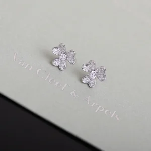Luxury Womens Jewelry Van Cleef Arpels Frivole Crystals Earring A205PP260 AA153600