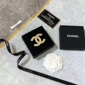 Luxury Womens Jewelry Chanel Gold CC Logo Brooch A205PP160 AA156456
