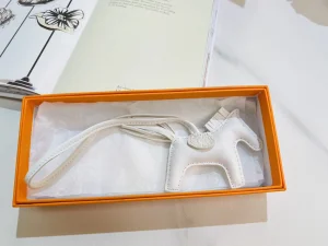 Luxury Womens Bag Charms Hermes Rodeo PM Touch Horse Charm in White A62PP160 AA157108