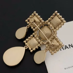 Luxury Womens Jewelry Chanel Brooch Chanel Pearls CC Drop Brooch A39PP155 AA159877