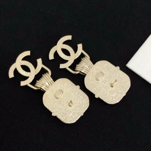 Luxury Womens Jewelry Chanel Earring Chanel Gold CC Drop Earring A39PP135 AA159880