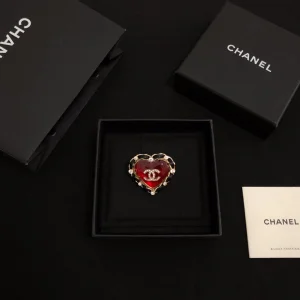 Luxury Womens Jewelry Chanel Brooch Chanel Chain Red Heart Brooch A39PP135 AA160824