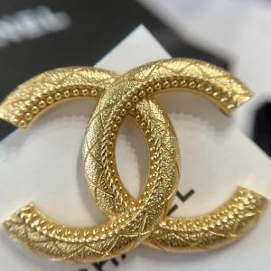 Luxury Womens Jewelry Chanel Brooch Chanel Vintage Gold CC Brooch A152PP120 AA161344