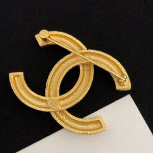 Luxury Womens Jewelry Chanel Brooch Chanel Gold CC Brooch A39PP130 AA161571