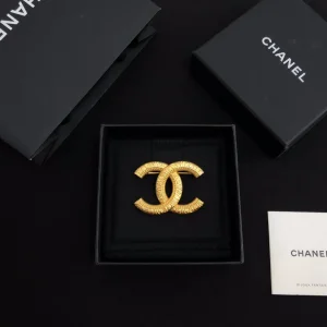 Luxury Womens Jewelry Chanel Brooch Chanel Gold CC Brooch A39PP130 AA161572