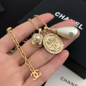 Luxury Womens Jewelry Chanel Necklace Chanel Set Pendant Necklace A39PP140 AA161579