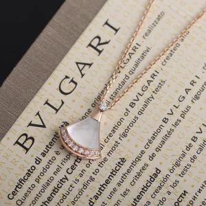 Luxury Womens Jewelry Bvlgari Divas Dream Necklace in White A205PP300 AA162337