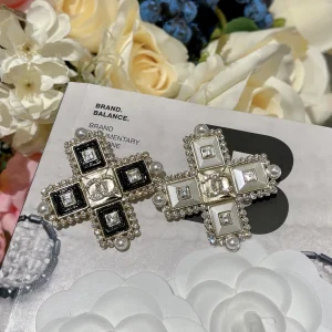 Luxury Womens Jewelry Chanel Brooch Chanel Crystals CC Cross Brooch A152PP150 AA168967