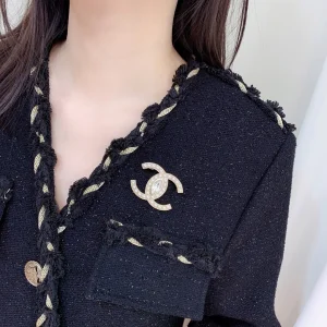 Luxury Womens Jewelry Chanel Brooch Chanel Gold Pearls CC Brooch A152PP130 AA168977