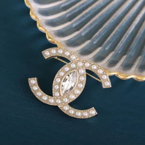 Luxury Womens Jewelry Chanel Brooch Chanel Gold Pearls CC Brooch A152PP130 AA168977