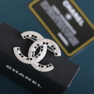 Luxury Womens Jewelry Chanel Brooch Chanel Crystals CC Logo Brooch A152PP150 AA171218