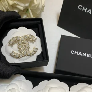 Luxury Womens Jewelry Chanel Brooch Chanel Diamonds CC Logo Brooch A152PP150 AA171977