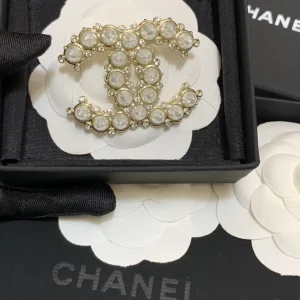 Luxury Womens Jewelry Chanel Brooch Chanel Diamonds CC Logo Brooch A152PP150 AA171977