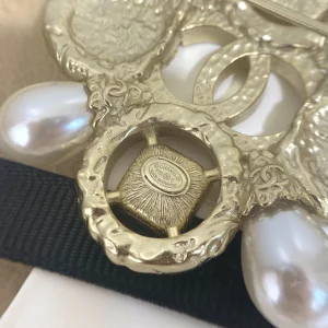 Luxury Womens Jewelry Chanel Brooch Chanel Crystals CC Pearl Brooch A205PP170 AA172165