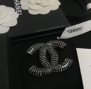 Luxury Womens Jewelry Chanel Brooch Chanel Black CC Logo Brooch A39PP200 AA172244