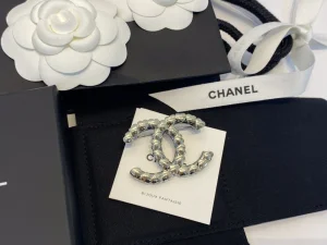 Luxury Womens Jewelry Chanel Brooch Chanel Metal CC Logo Brooch A39PP140 AA172262