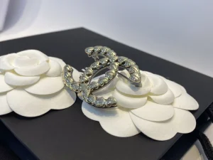 Luxury Womens Jewelry Chanel Brooch Chanel Metal CC Logo Brooch A39PP140 AA172262