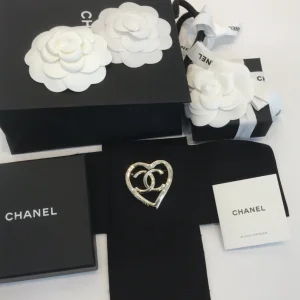 Replica Womens Jewelry Chanel Brooch Chanel Heart CC Logo Brooch A39PP120 AA176638