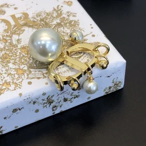 Replica Womens Jewelry Dior Tribales Pearls CD Single Earrings A39PP100 AA180526