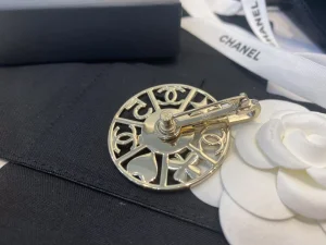 Replica Womens Jewelry Chanel Gold Round Charms Brooch A39PP140 AA182080