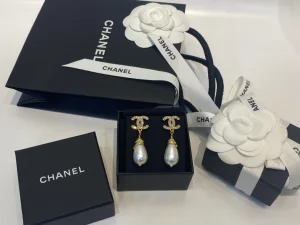 Replica Womens Jewelry Chanel Crystals CC Logo Pearly White Earrings A39PP180 AA186672