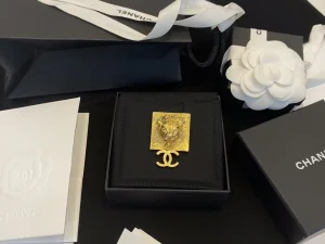 Replica Womens Jewelry Chanel Gold CC Lion Brooch A39PP180 AA188119