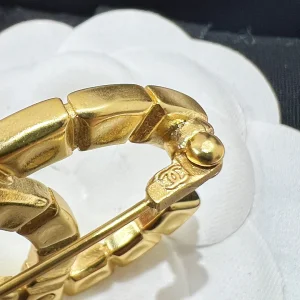 Replica Womens Jewelry Chanel Gold CC Logo Brooch A62P180 AA190387