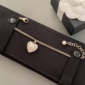 Essenceofluxury Womens Jewelry Chanel CC Crystals Heart Chain Bracelet A152PP180 AA192747