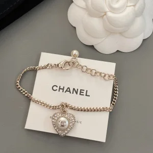 Essenceofluxury Womens Jewelry Chanel CC Crystals Heart Chain Bracelet A152PP180 AA192747