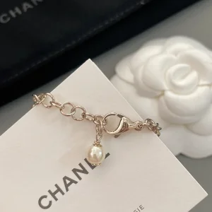Essenceofluxury Womens Jewelry Chanel CC Crystals Heart Chain Bracelet A152PP180 AA192747