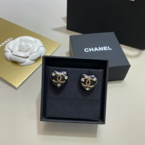 Essenceofluxury Womens Jewelry Chanel CC Logo Black Heart Earrings A152PP180 AA192749